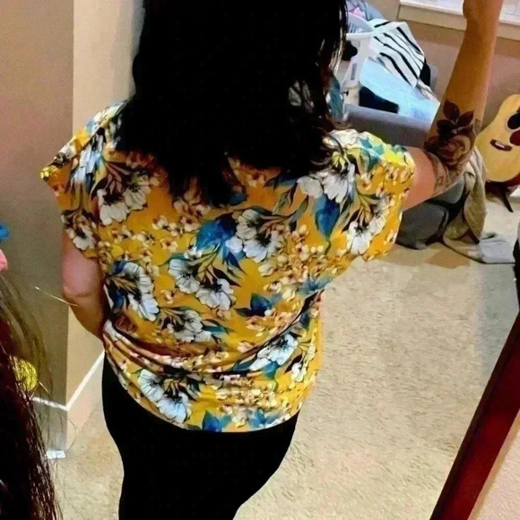 Women's Shein Floral Top size Large - Picture 6 of 7